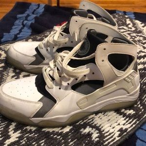 Nike Air Huarache SZ 10 1/2